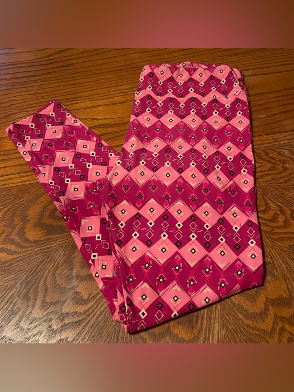 LLR TC Leggings new, never worn. Beautiful pink diamond zigzag pattern.